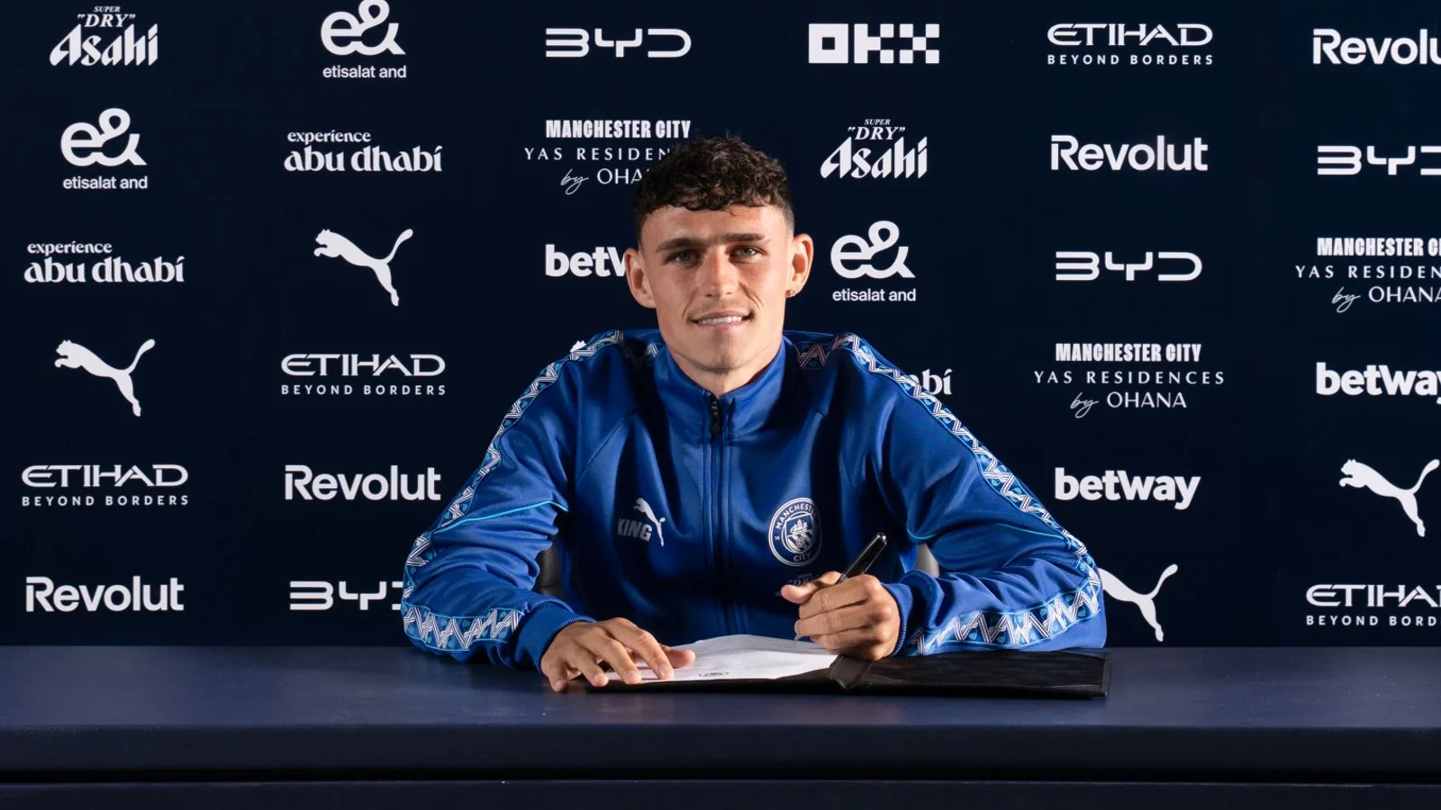 Phil Foden: Manchester City midfielder signs new four-year deal