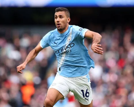 Rodri in action for Manchester City