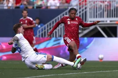 Liverpool 2-4 Leeds United: Four goals in 25 minutes show why Iraola needs defensive signings